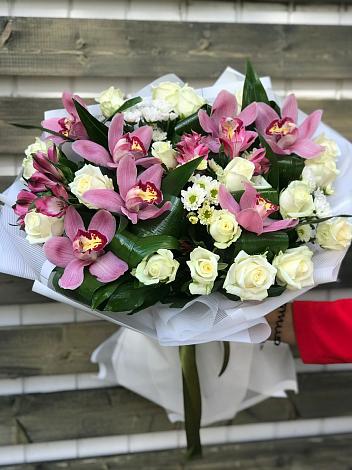 Букет цветов из: Розы и Хризантемы в Первомайском Забайкальского края