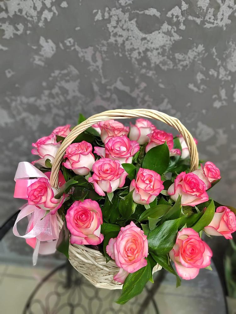 Цветочная композиция из Розы в корзине в Первомайском Забайкальского края