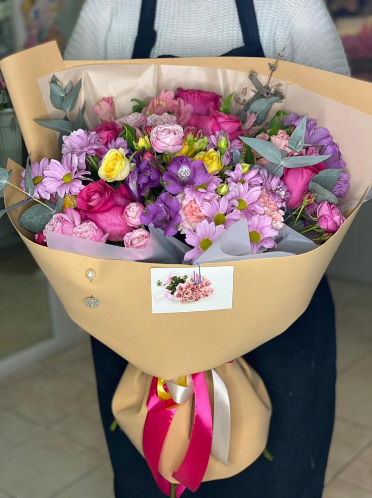 Букет цветов из: Хризантемы, Гвоздики и Альстромерии в Первомайском Забайкальского края