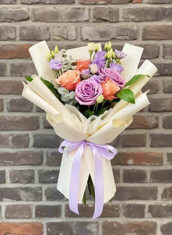 Букет цветов из: Лизиантусы и Розы в Первомайском Забайкальского края