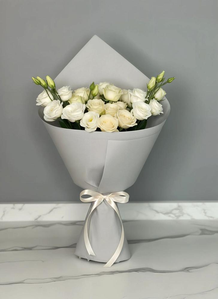 Букет цветов из: Розы и Лизиантусы в Первомайском Забайкальского края