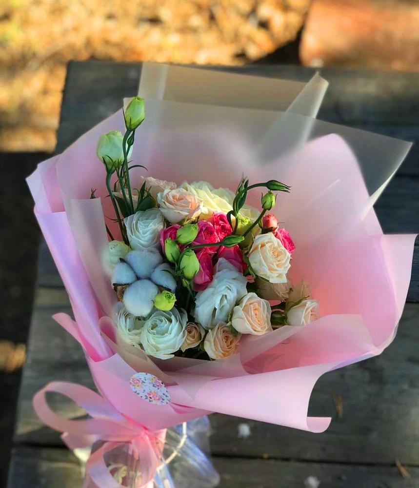 Букет цветов из: Розы и Лизиантусы в Первомайском Забайкальского края