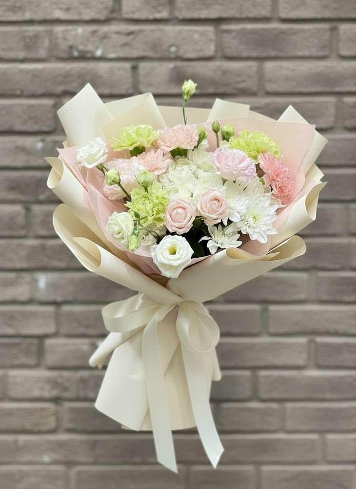 Букет цветов из: Гвоздики, Розы, Лизиантусы и Хризантемы в Первомайском Забайкальского края