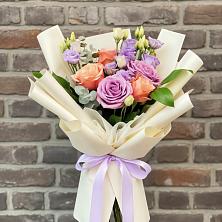 Букет цветов из:  Лизиантусы и Розы в Первомайском Забайкальского края