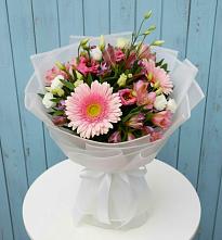 Букет цветов из:  Герберы, Альстромерии и Лизиантусы в Первомайском Забайкальского края