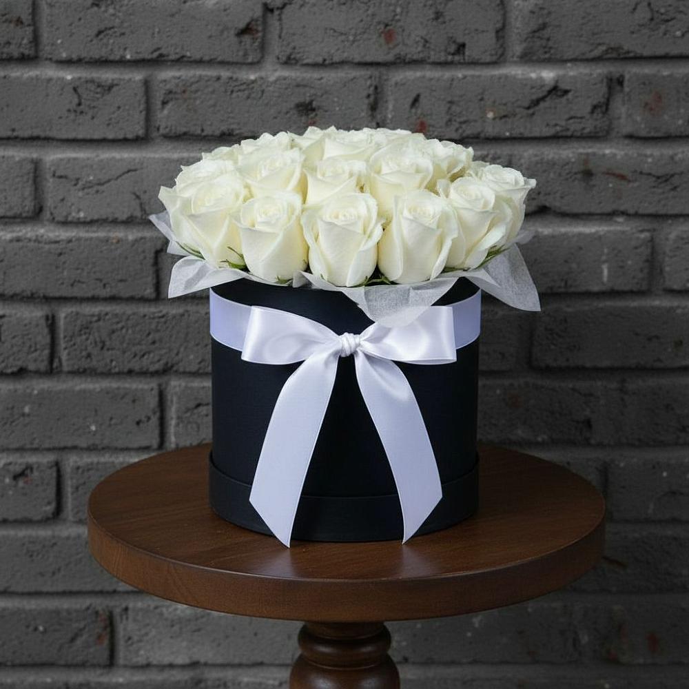 Цветочная композиция из Розы в шляпной коробке в Первомайском Забайкальского края