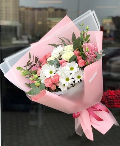 Букет цветов из: Розы, Лизиантусы и Хризантемы в Первомайском Забайкальского края