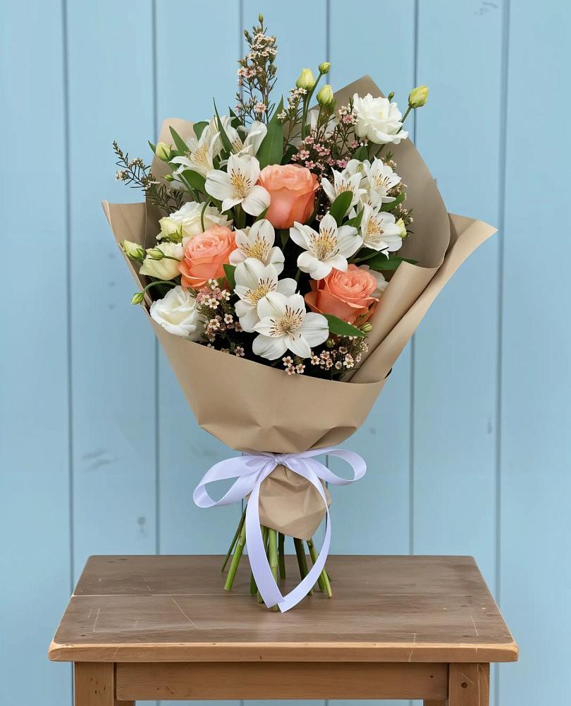 Букет цветов из: Альстромерии, Лизиантусы, Розы и Хризантемы в Первомайском Забайкальского края