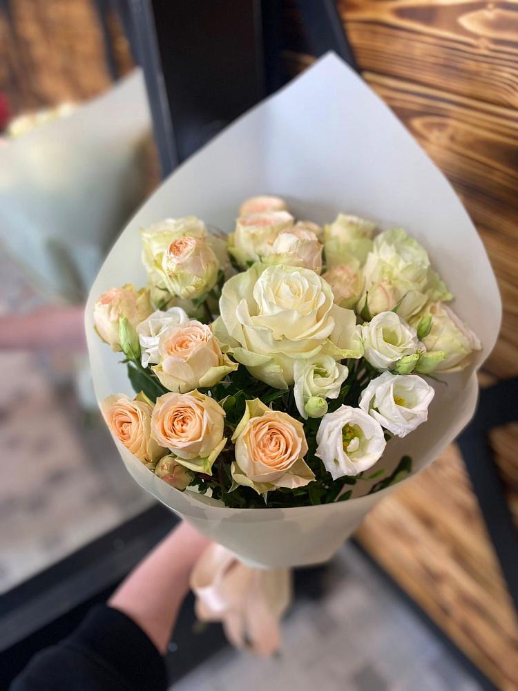 Букет цветов из: Розы и Лизиантусы в Первомайском Забайкальского края