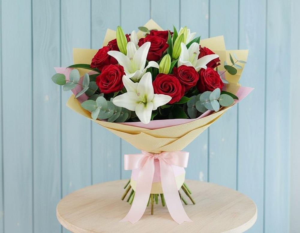 Букет цветов из: Лилии и Розы в Первомайском Забайкальского края